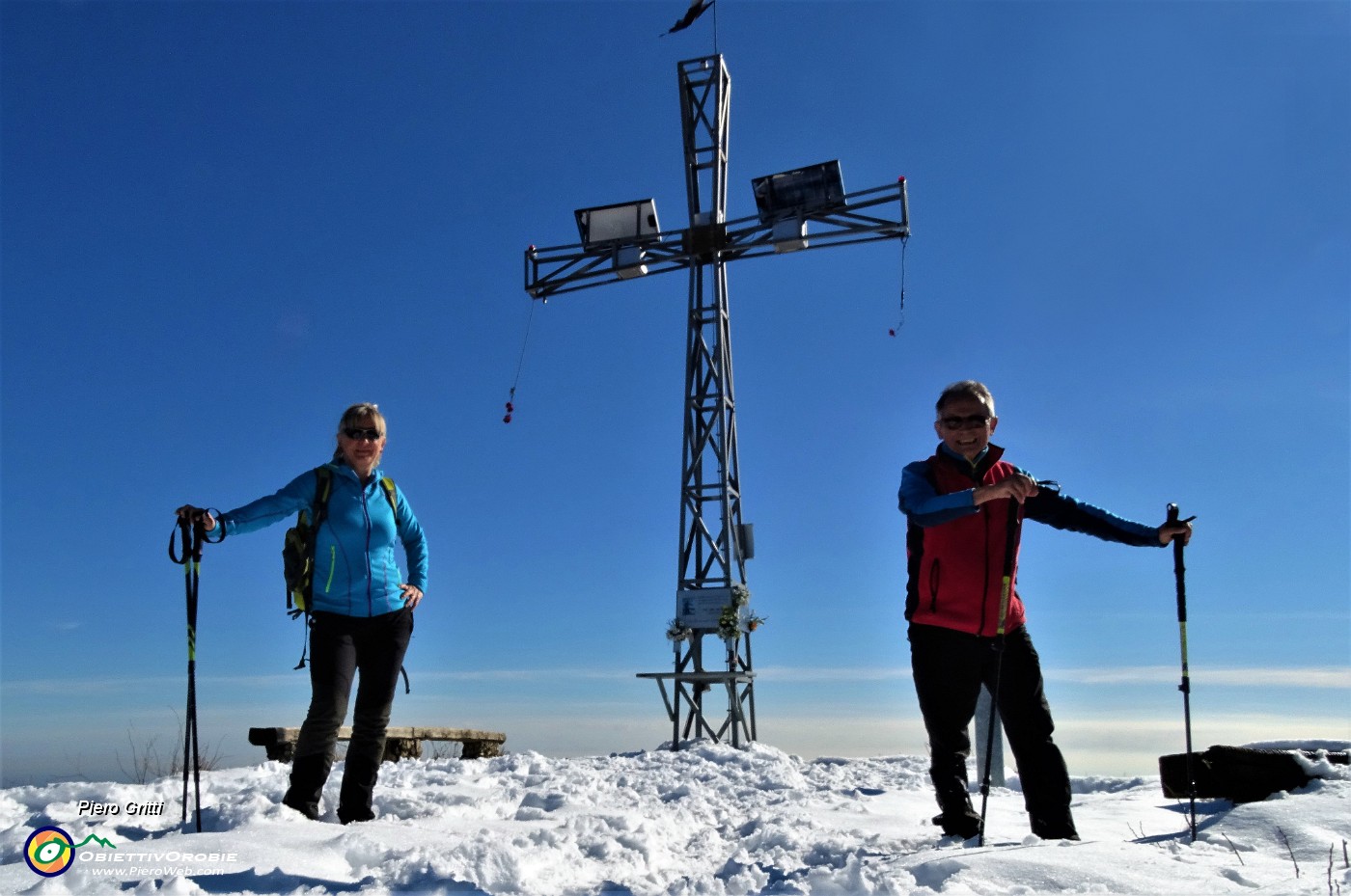 04 Alla grande croce dell'anticima sud  del Podona (1183 m) .JPG -                                